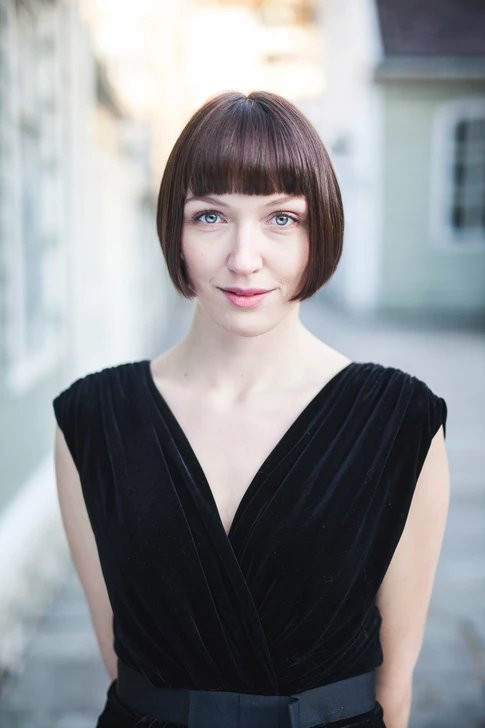 Mari Askvik backdrop