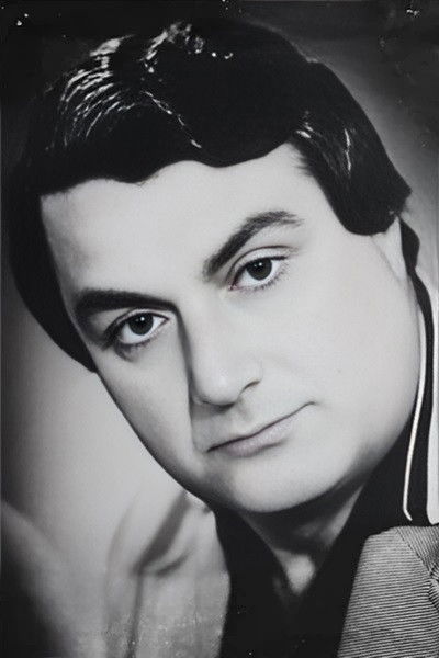 Amiran Tania backdrop