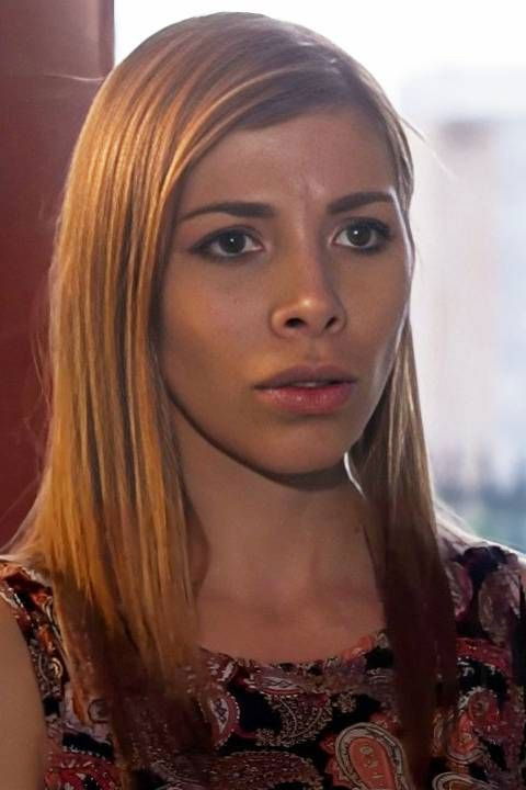 María González backdrop