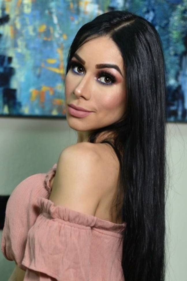 Yuliett Torres backdrop