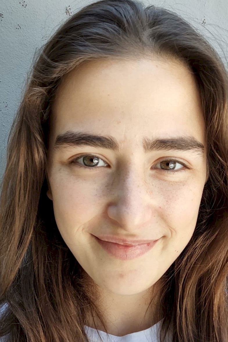 Cloé Galante backdrop