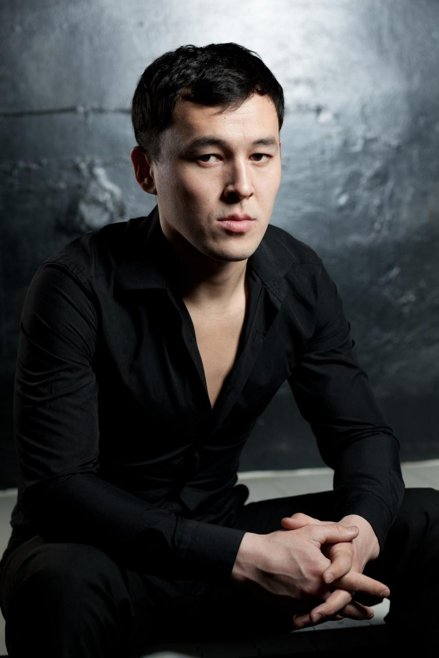 Alik Sanzhiyev backdrop