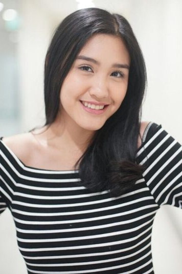 Luna Sabrina backdrop