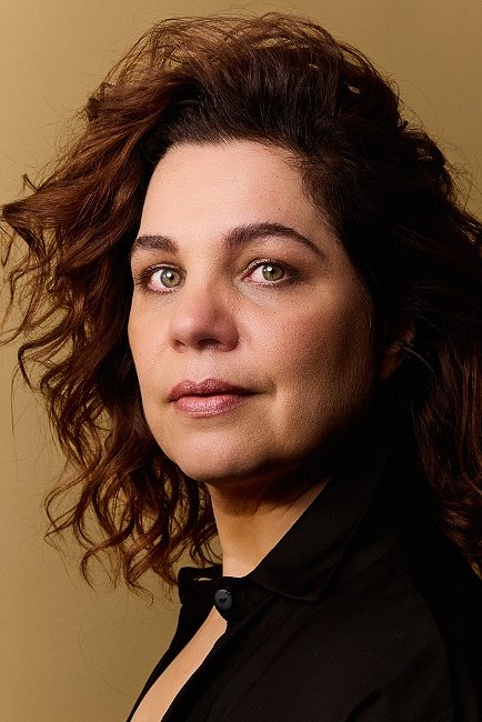 Isabel Teixeira backdrop