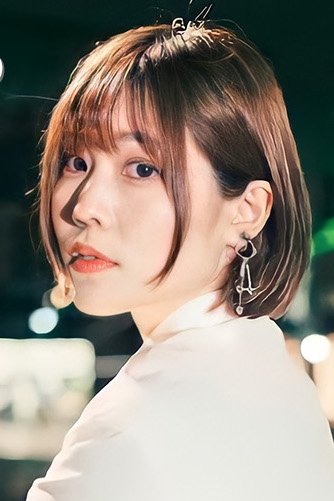 Deguchi Aki backdrop