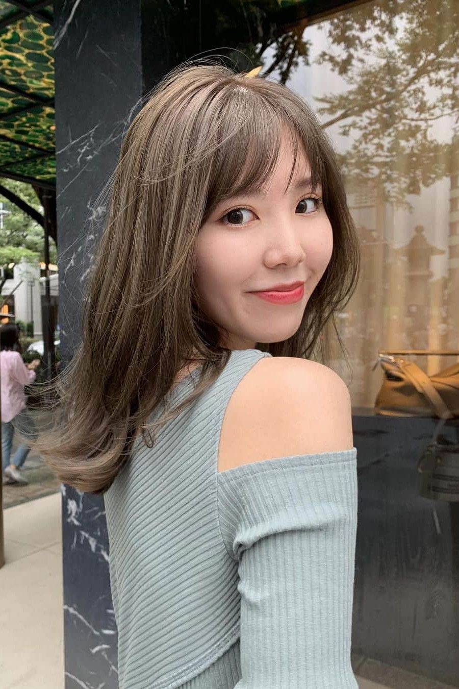 Shiori Kaneko backdrop