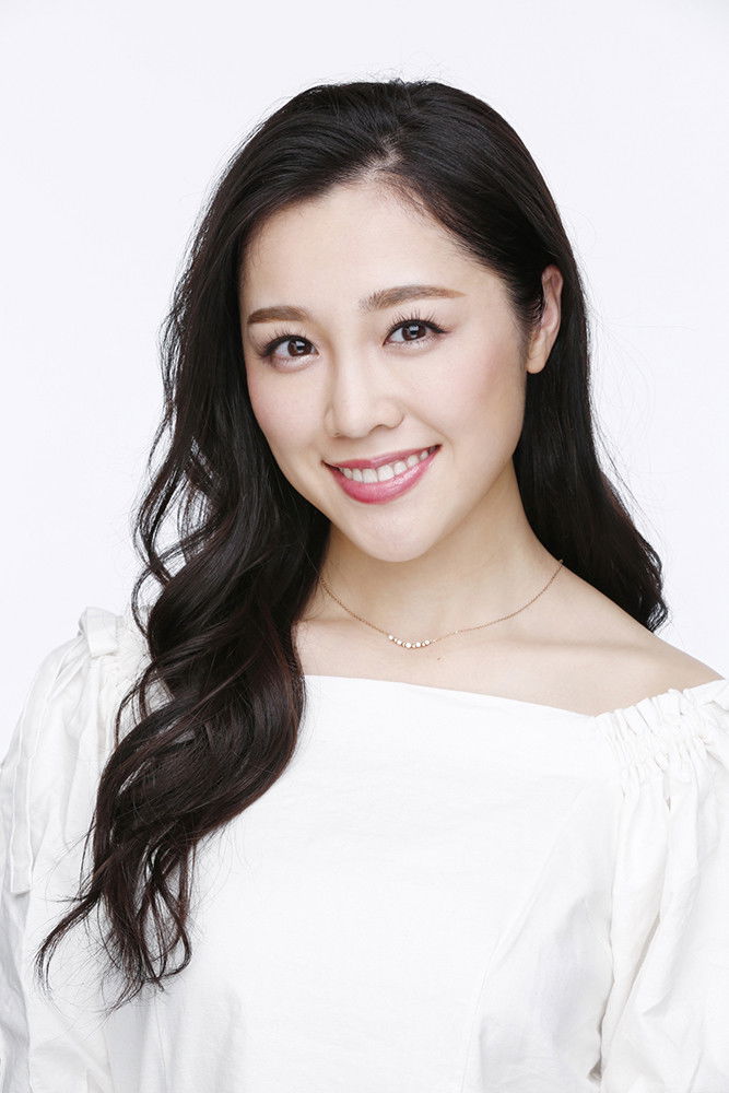 Anna Ishida backdrop