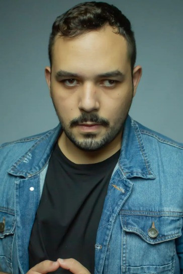 Matheus Moreira backdrop