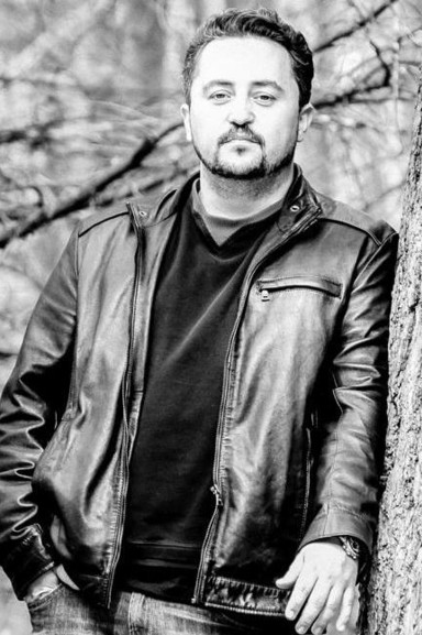 Mario Radovinkovic backdrop