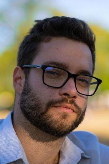 Bence Berkes backdrop