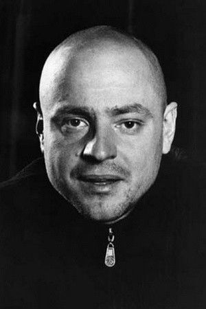 Bartosz Dziedzic backdrop