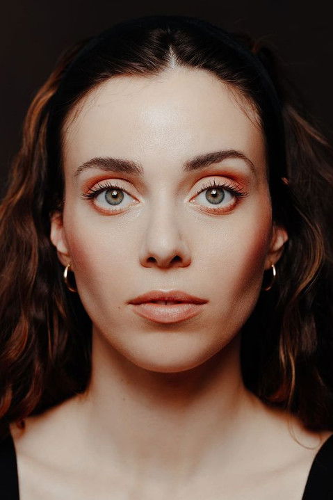 Celin El Azizi backdrop