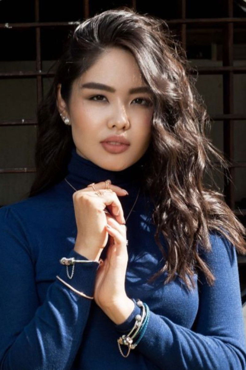 Indira Edilbayeva backdrop