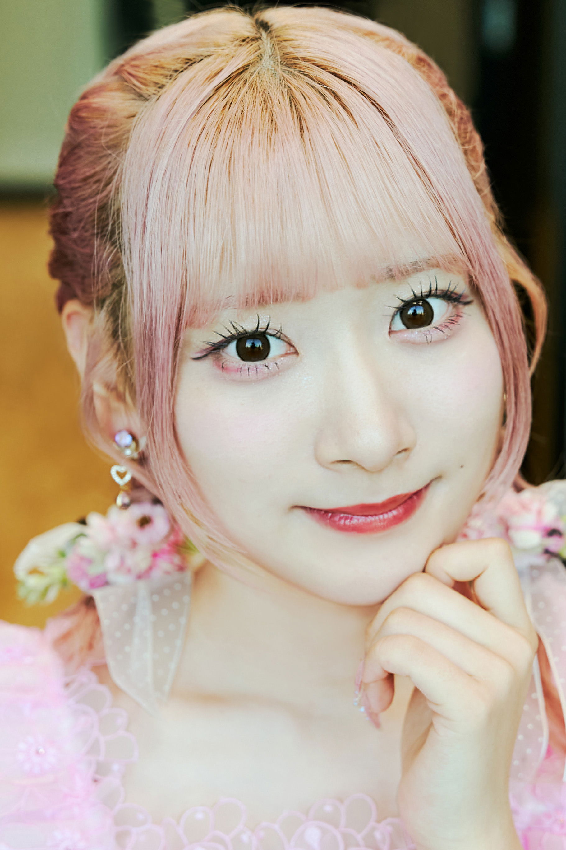 Kiara Saitou backdrop