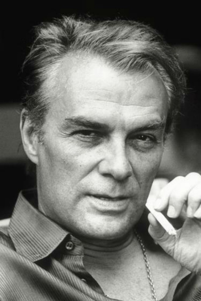 Giorgio Albertazzi backdrop