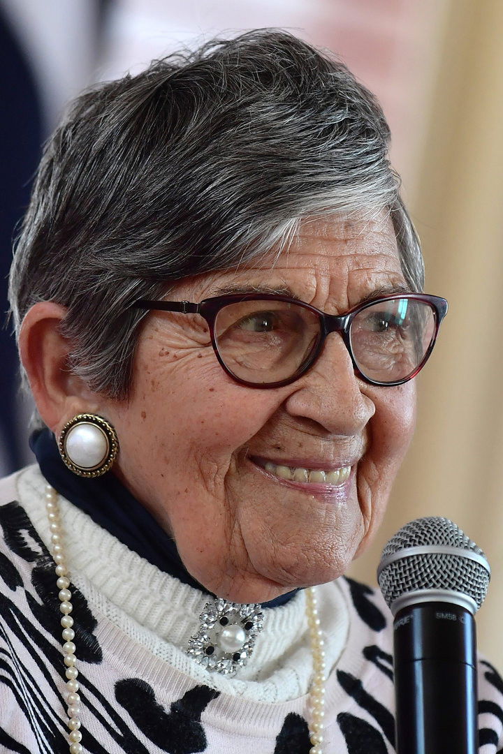 Ginette Kolinka backdrop