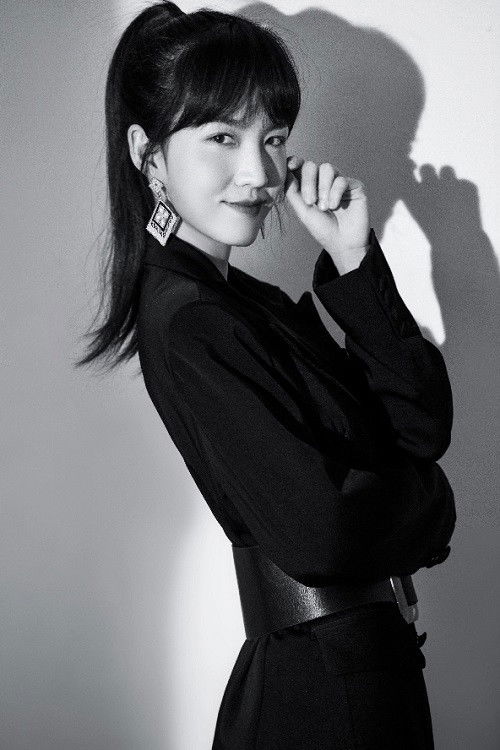 Jiao Wenqian backdrop