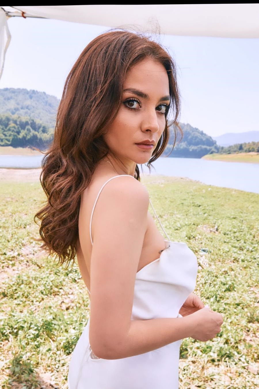 Özlem Maden backdrop