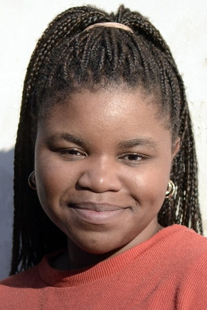 Anaïs Lonkeu backdrop