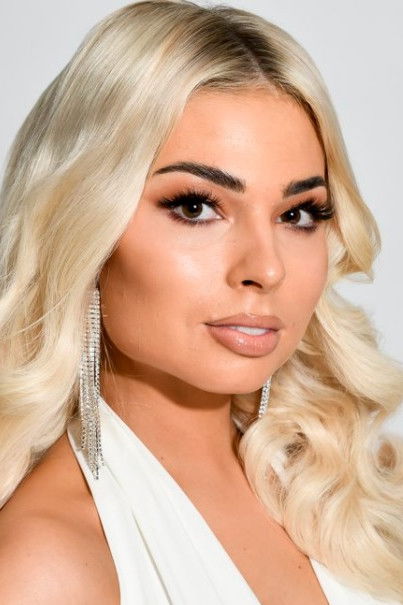 Essi Unkuri backdrop