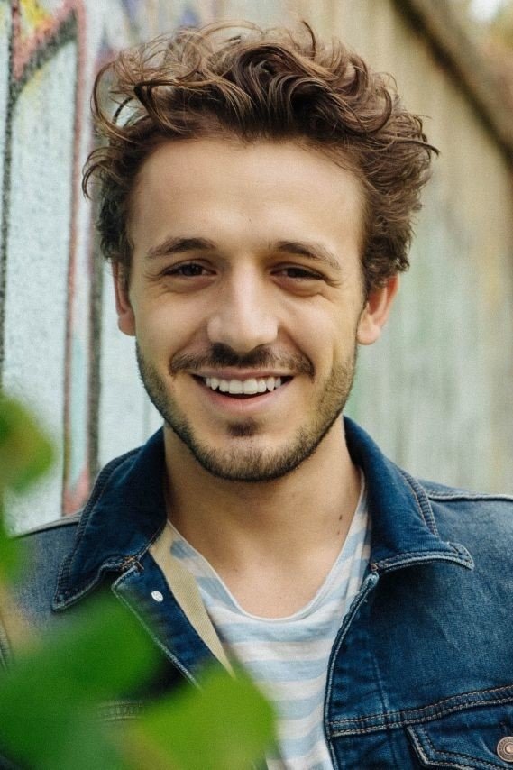 Alessandro Bertoncini backdrop