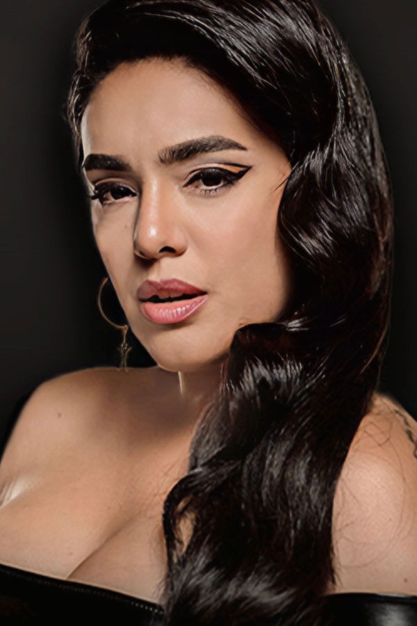 Ángela Leiva backdrop