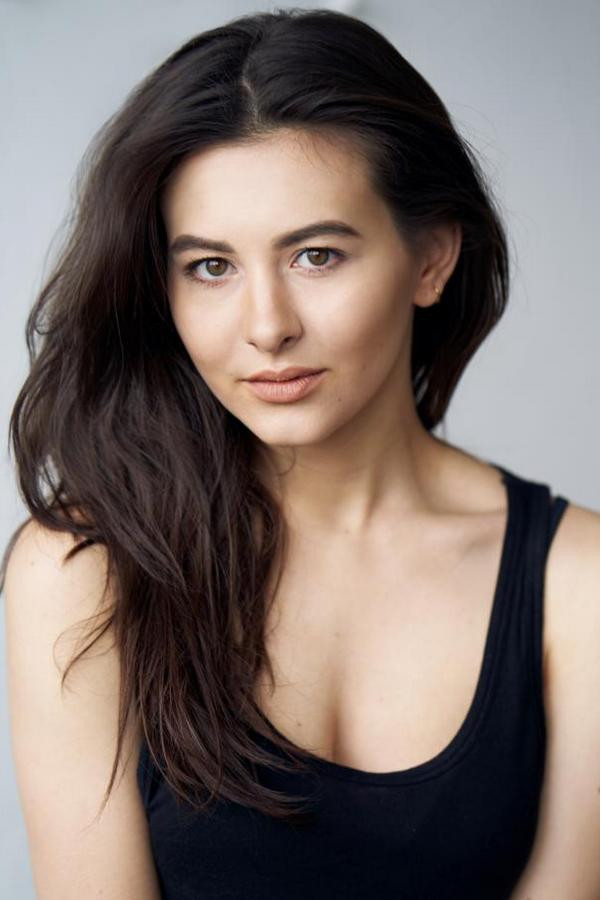 Kinga Dąbrowska backdrop