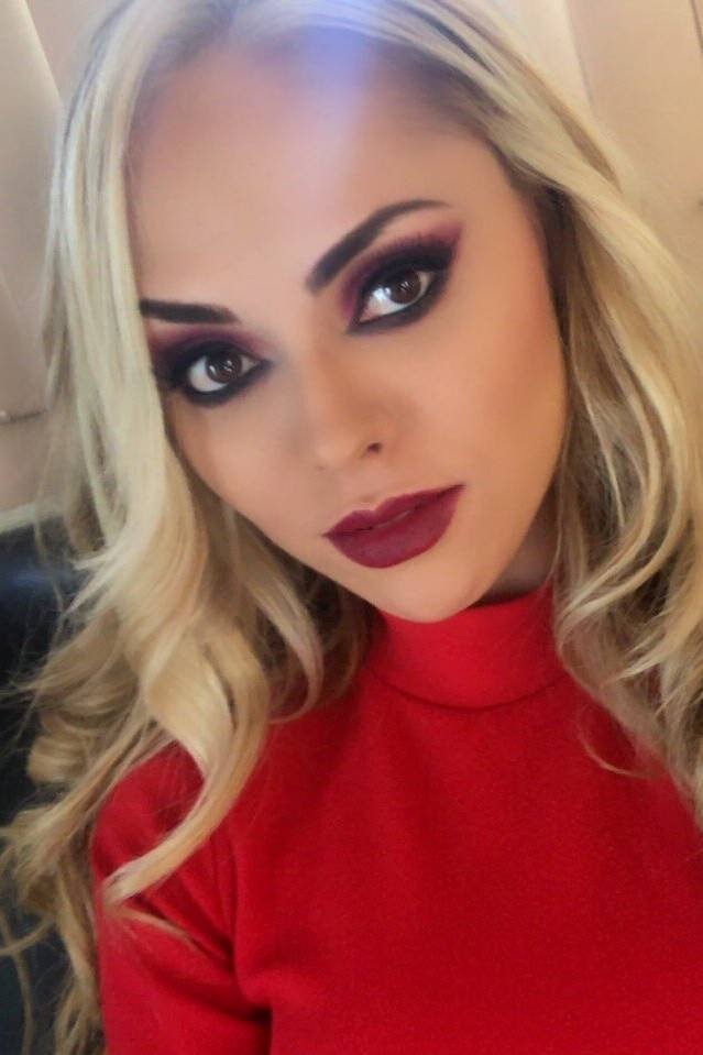 Alejandra Jiménez backdrop