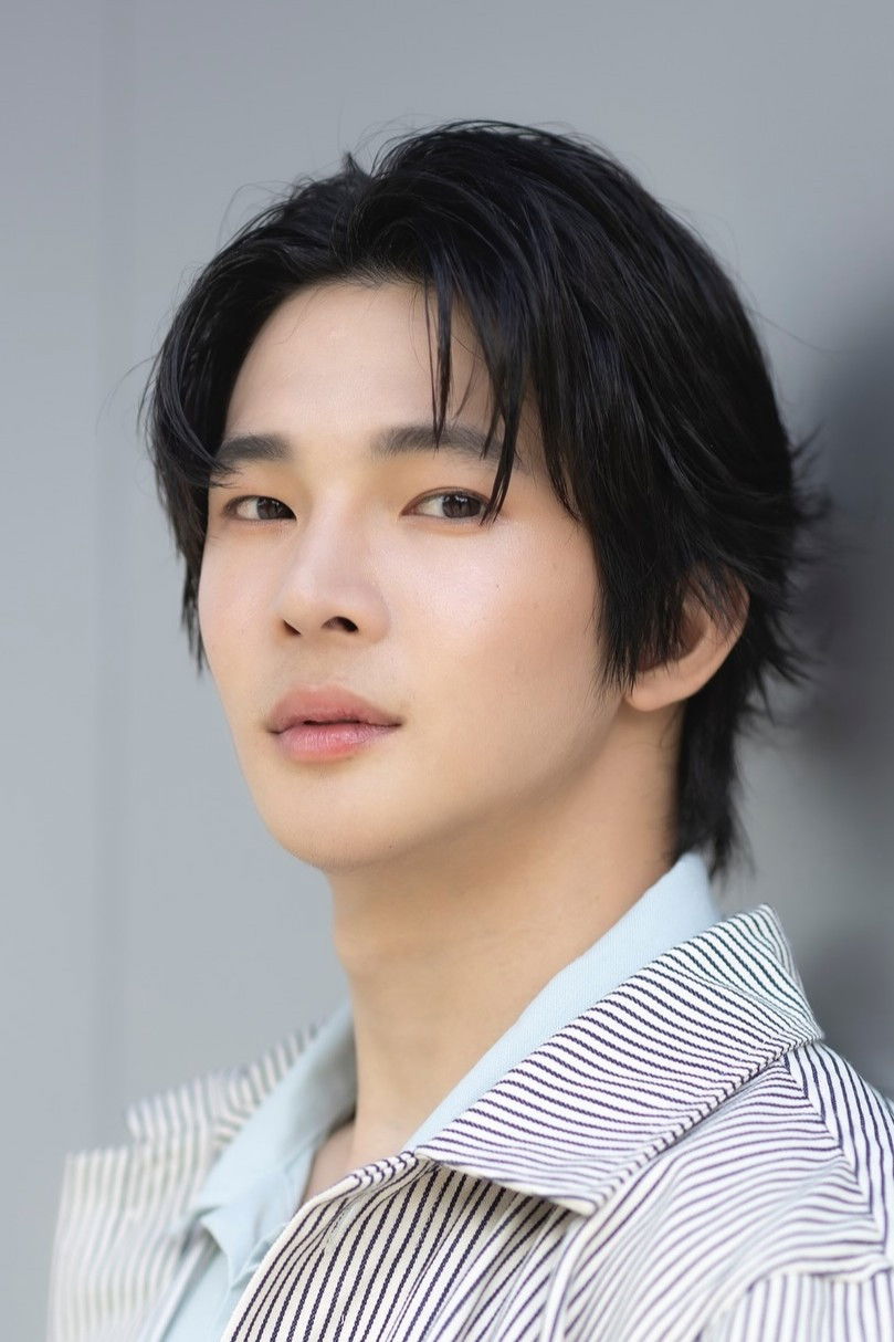 Mick Monthon Viseshsin backdrop