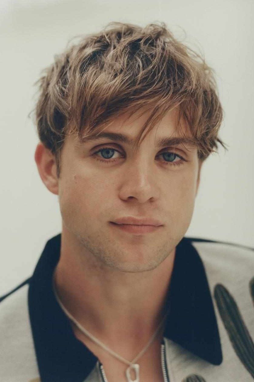 Leo Woodall backdrop