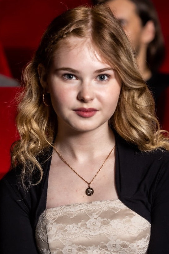 Rebeka Kask backdrop