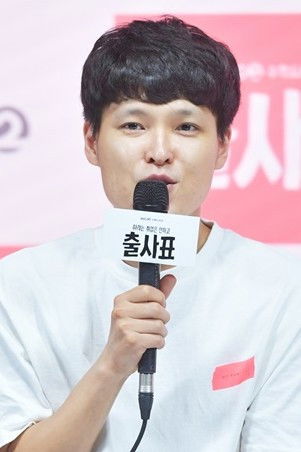 Hwang Seung-ki backdrop