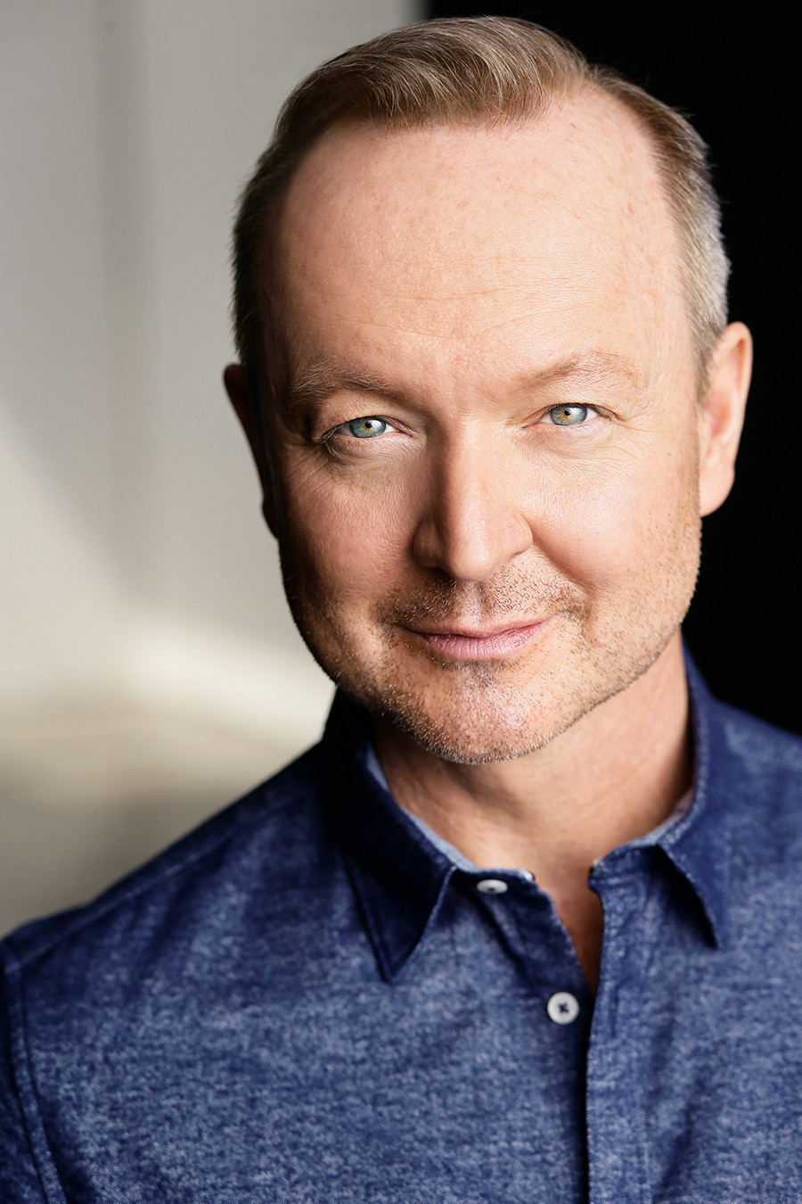 Benjamin Howes backdrop