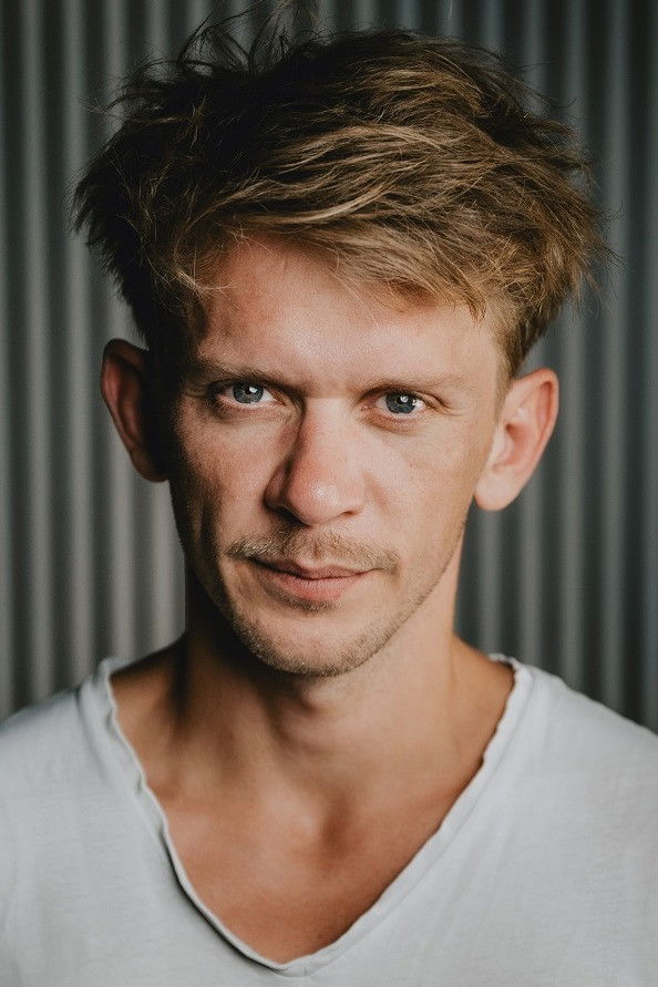 Silver Kaljula backdrop