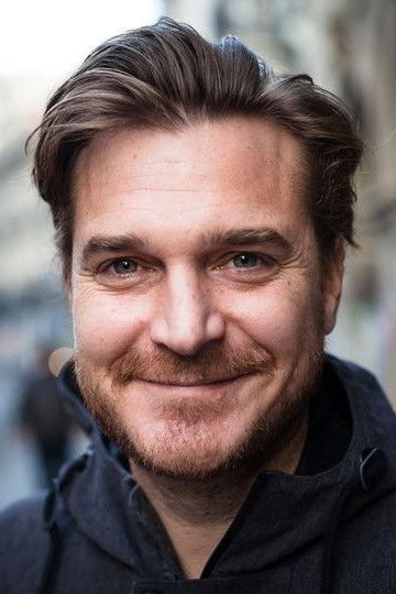 Matt Sarnecki backdrop