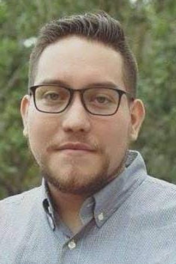 Roberto García backdrop