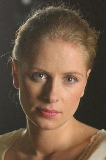 Karolina Lutczyn backdrop