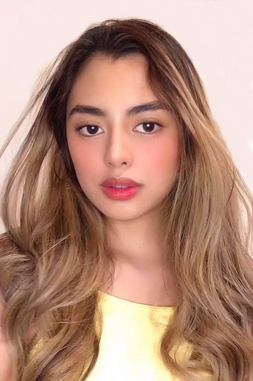 Denise Esteban backdrop