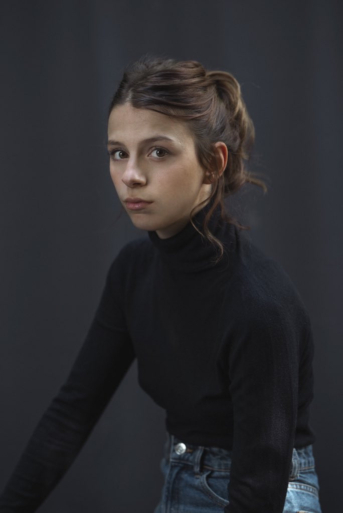 Inès Banzet Benhagouga backdrop