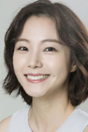 Kwon Yu-jin backdrop