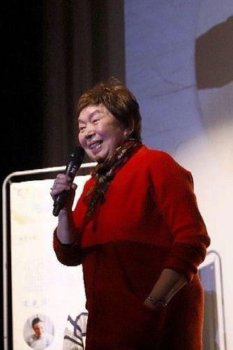 Song Guanghua backdrop