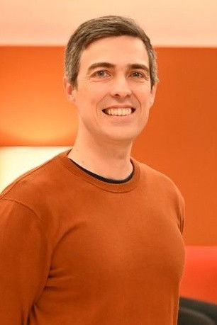 Tiago Pimentel backdrop