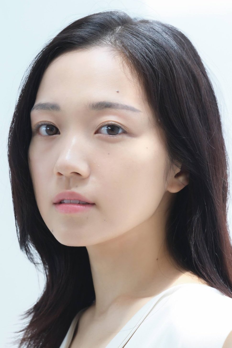 Mone Akitani backdrop