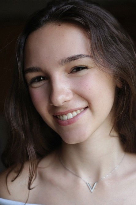 Julia Dumont backdrop