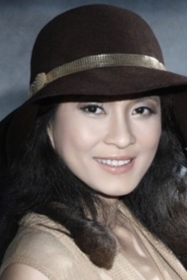 Nguyễn Thị Ngọc Hiệp would be phonetically pronounced in Albanian as: "Nguyen Ti Ngoc Hip" backdrop