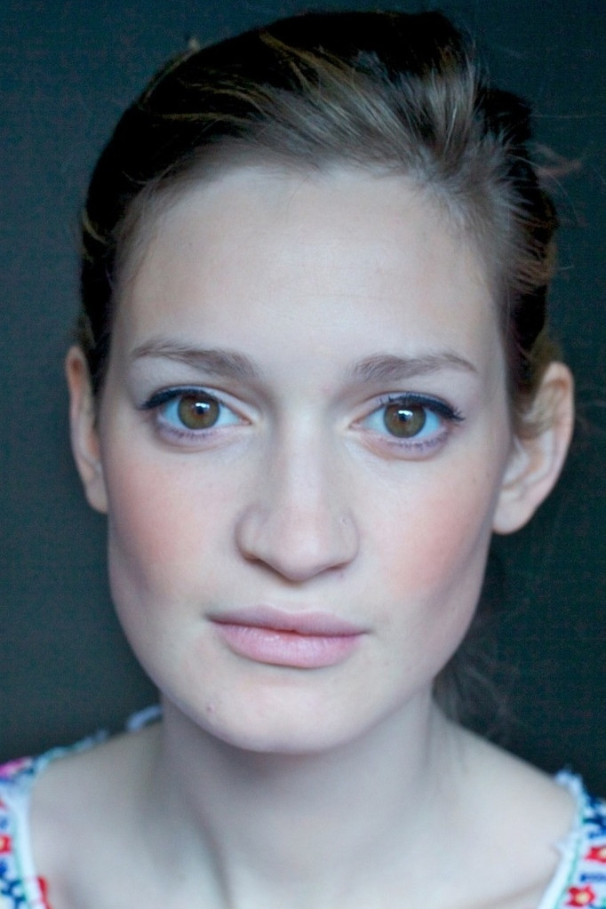 Eléonore Gurrey backdrop