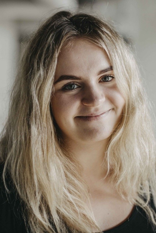 Merili Laur backdrop