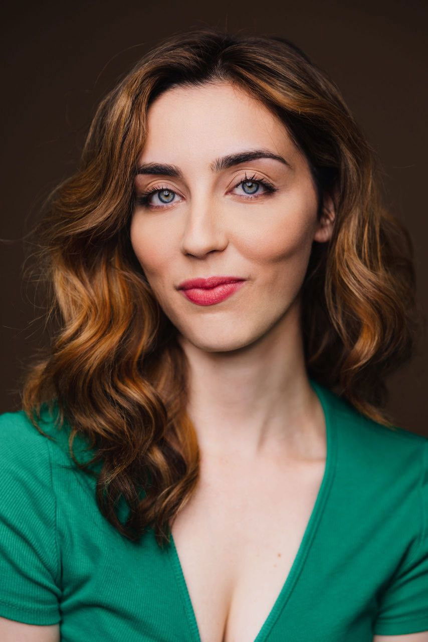 Aliandra Calabrese backdrop