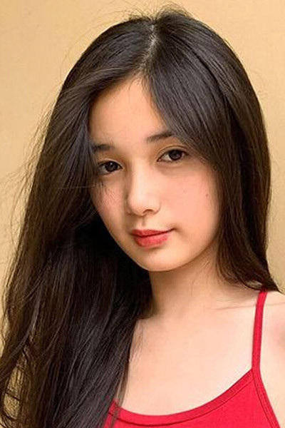 Sofia Pablo backdrop