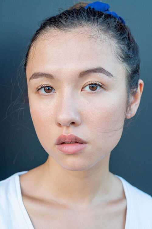 Inès Defossé backdrop